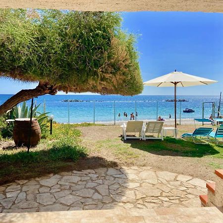 Paradise Beachfront Villa, Porto Columbu, Sardinia Porto Columbu - Perd'E Sali Экстерьер фото