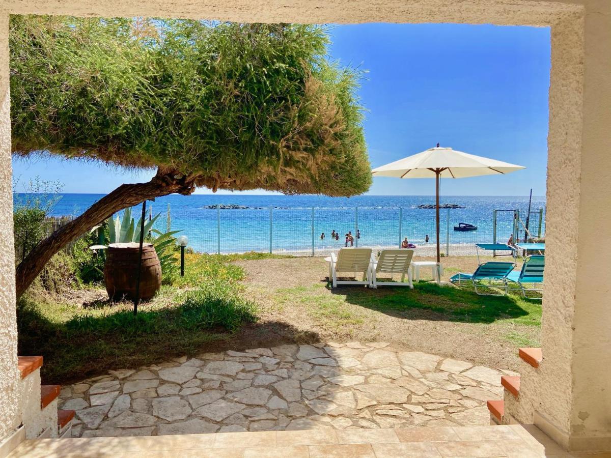 Paradise Beachfront Villa, Porto Columbu, Sardinia Porto Columbu - Perd'E Sali Экстерьер фото